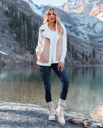 Goody Pocketed Sherpa Lined Vest - Sand